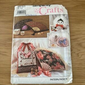 Simplicity Decorative Pillow Pattern with Black and Gold Accents